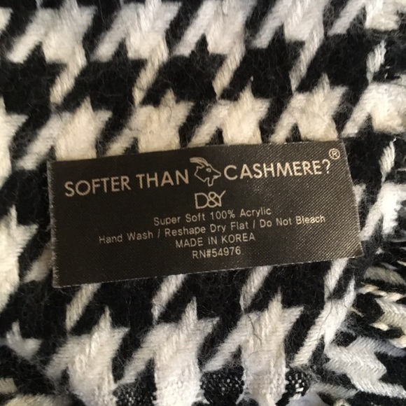 SOFTER THAN CASHMERE Scarf with “E” by D&Y - Picture 7 of 8